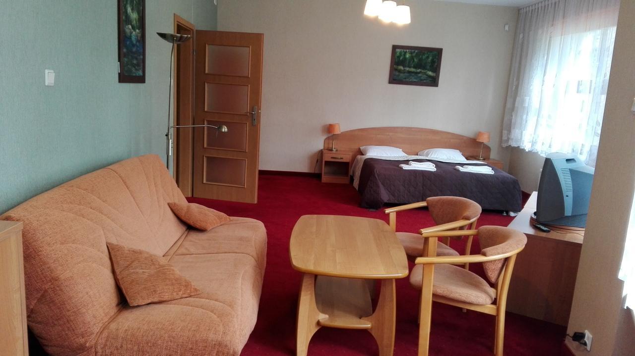 Osrodek Szkoleniowo - Wypoczynkowy Guzianka Hotel Ruciane-Nida Eksteriør billede
