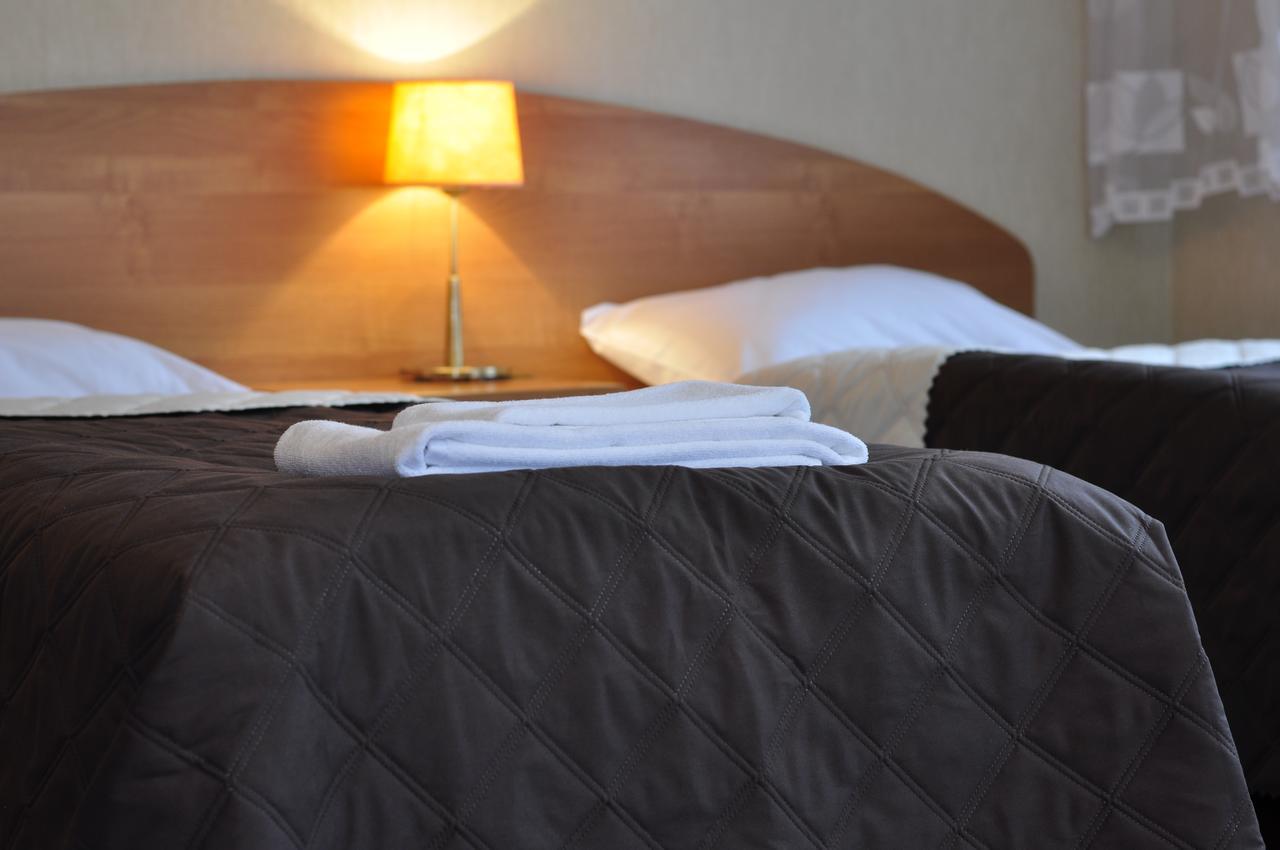 Osrodek Szkoleniowo - Wypoczynkowy Guzianka Hotel Ruciane-Nida Eksteriør billede