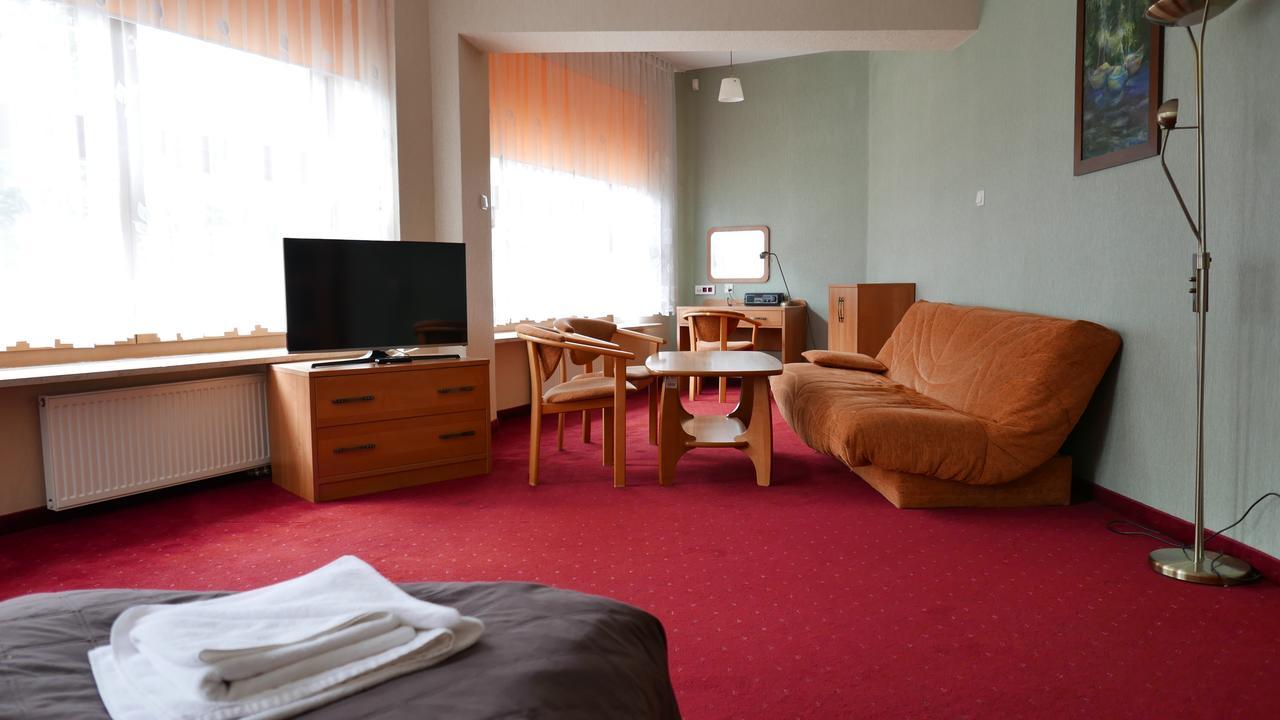 Osrodek Szkoleniowo - Wypoczynkowy Guzianka Hotel Ruciane-Nida Eksteriør billede